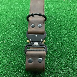 Halsband met cobrasluiting